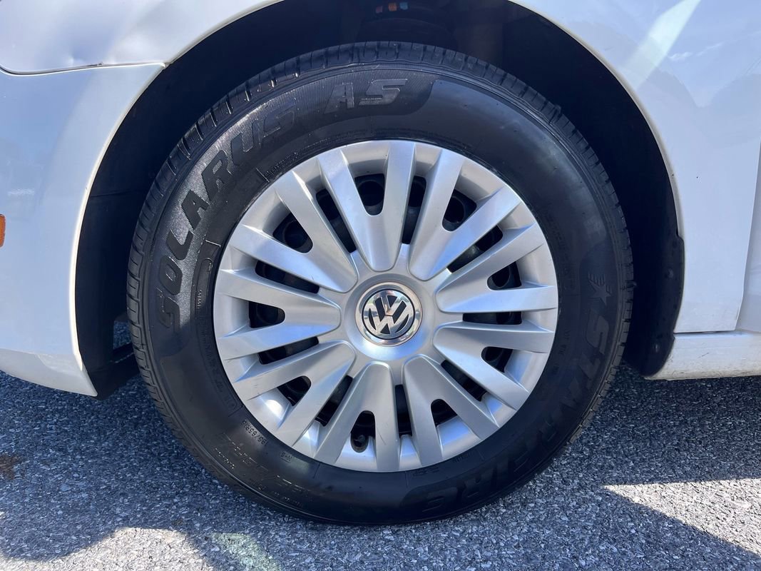 Used 2012 Volkswagen Golf 4-Door FWD image 20