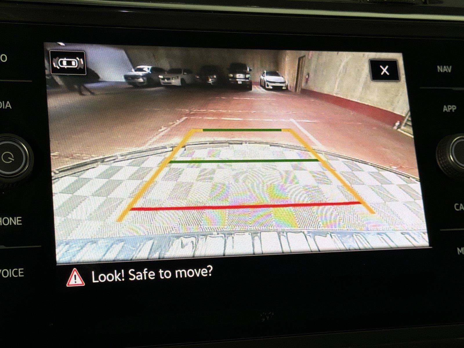 Used 2021 Volkswagen Tiguan SEL AWD/4WD image 25