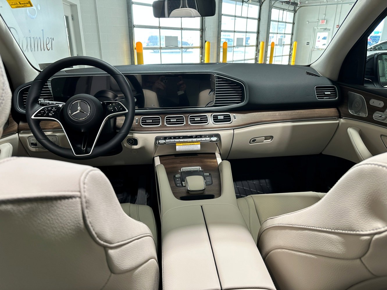 New 2026 Mercedes-Benz GLE 450e Exclusive 4MATIC AMG Line Plug image 6