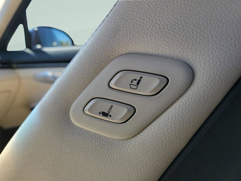 Used 2024 Genesis GV70 2.5T w/ Advanced Package image 12