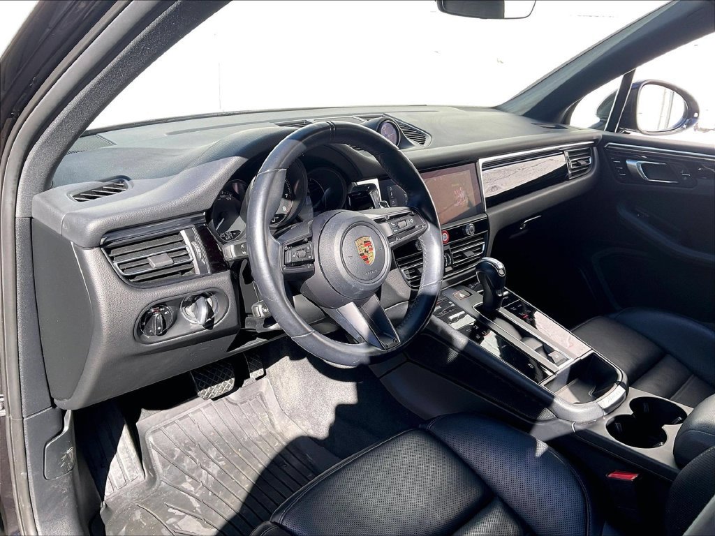 Certified 2023 Porsche Macan AWD/4WD image 4