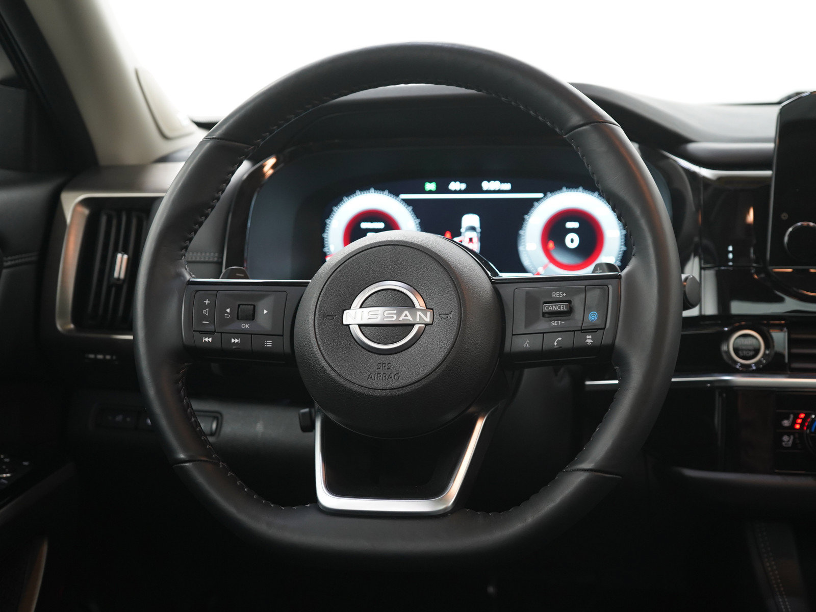 Used 2024 Nissan Pathfinder Platinum AWD/4WD image 15