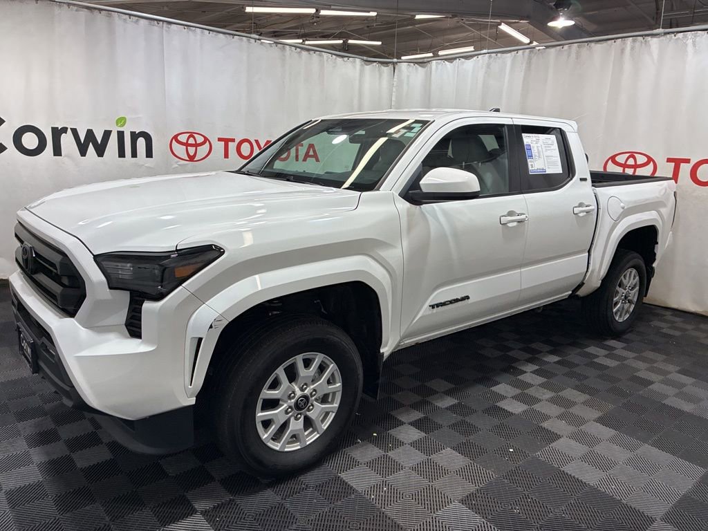Used 2024 Toyota Tacoma SR5 AWD/4WD image 4