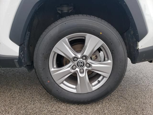Used 2025 Toyota RAV4 XLE AWD/4WD image 26