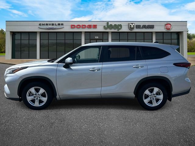 Used 2024 Toyota Highlander LE image 35