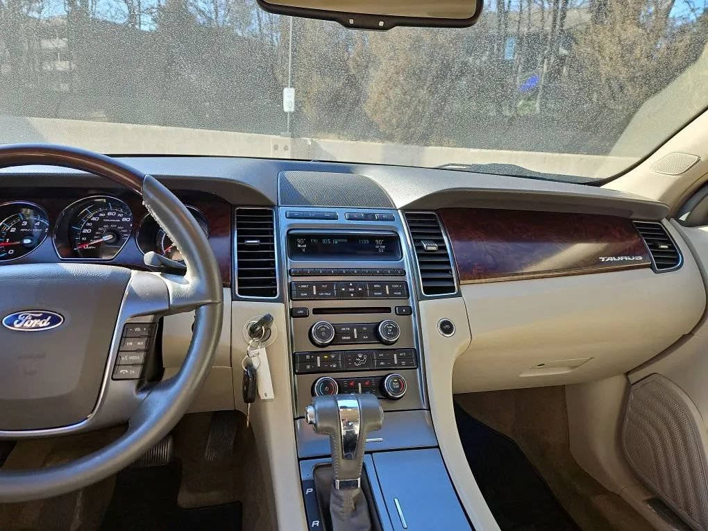 Used 2012 Ford Taurus Limited FWD image 14