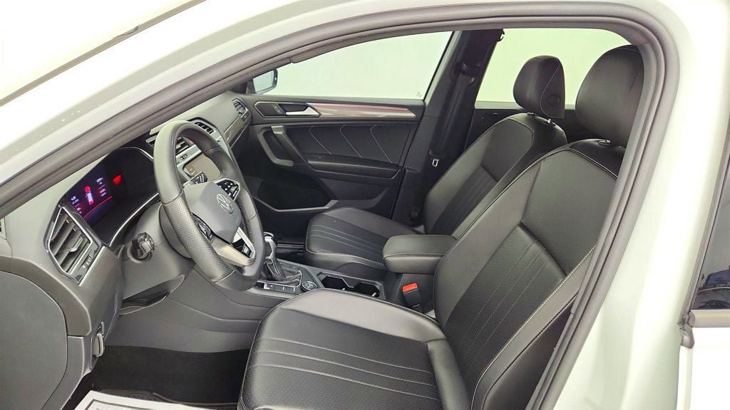 Used 2022 Volkswagen Tiguan SE R-Line AWD/4WD image 19