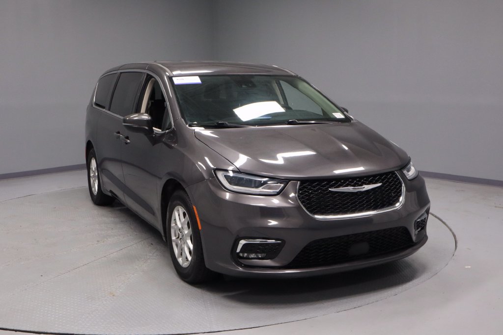 Used 2023 Chrysler Pacifica Touring-L