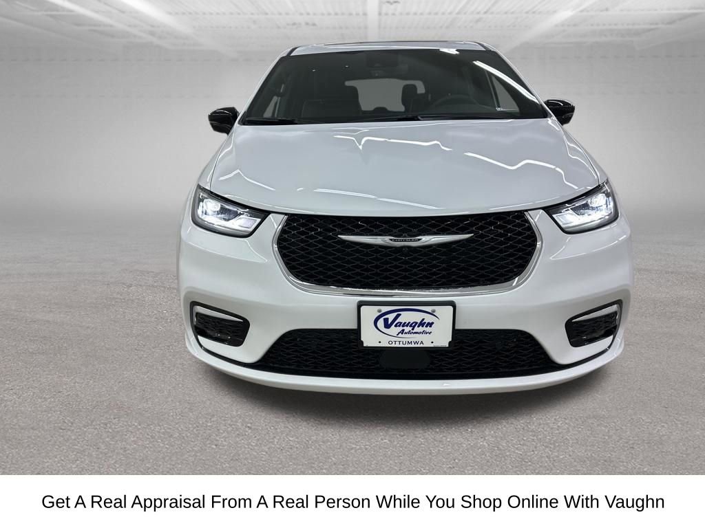 New 2026 Chrysler Pacifica Limited image 3