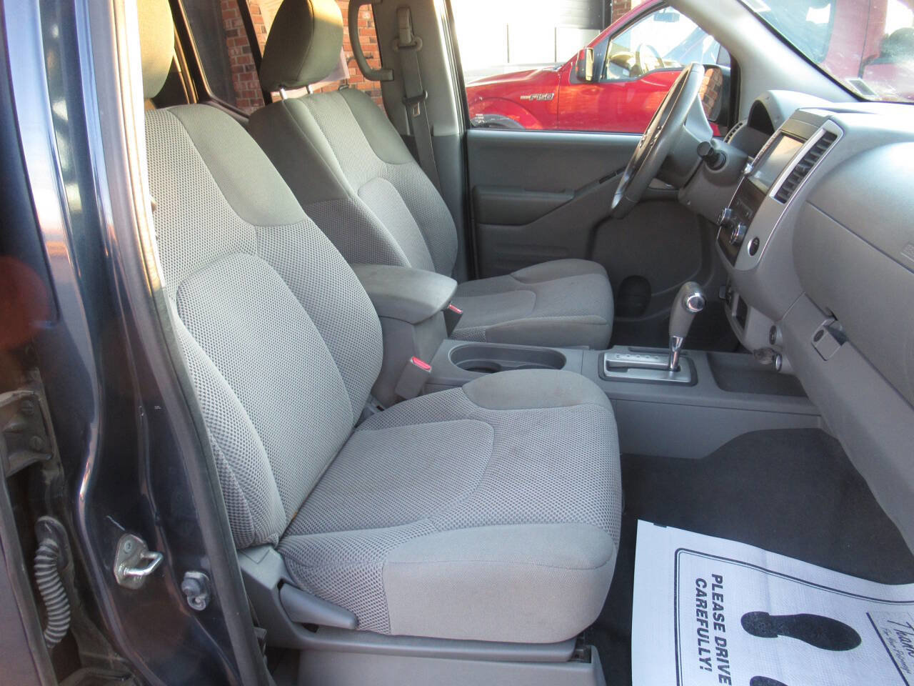 Used 2019 Nissan Frontier SV image 6