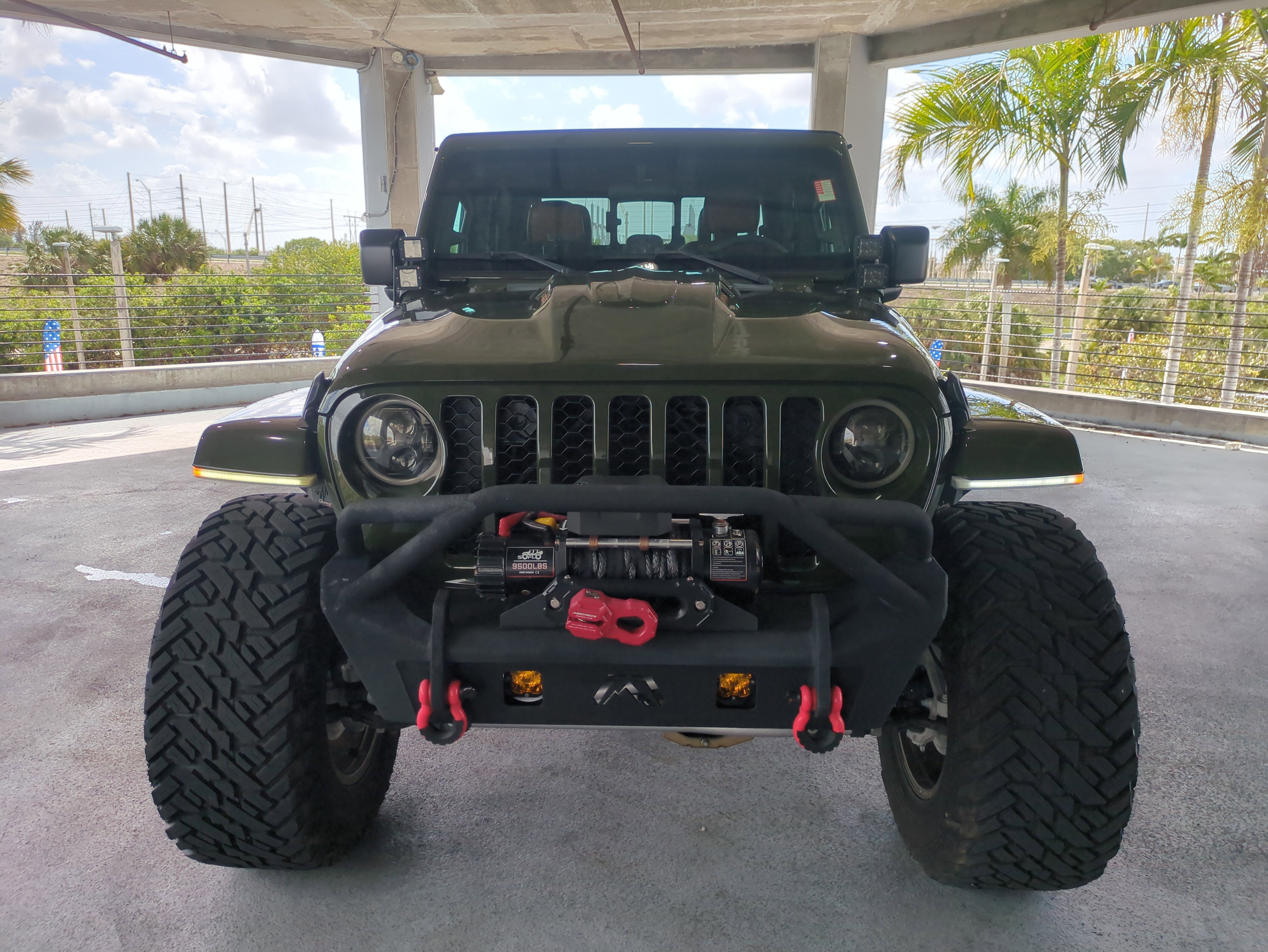 Used 2023 Jeep Gladiator Sport image 3