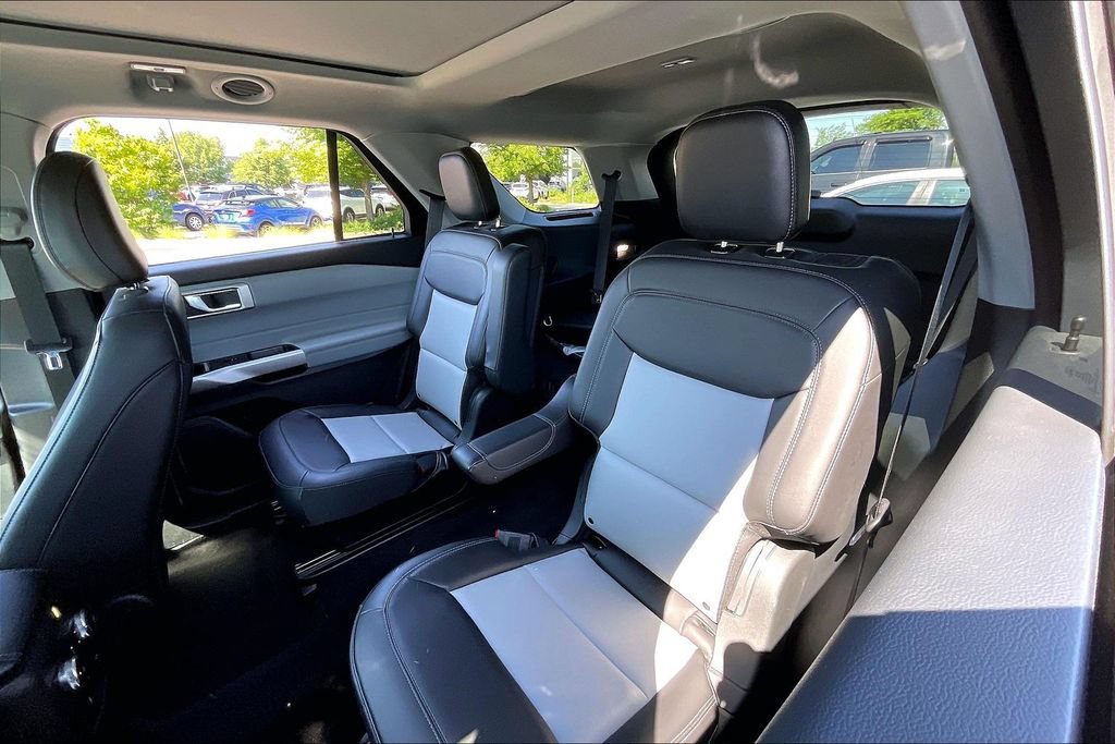 Used 2024 Ford Explorer XLT w/ Equipment Group 202A AWD/4WD image 28
