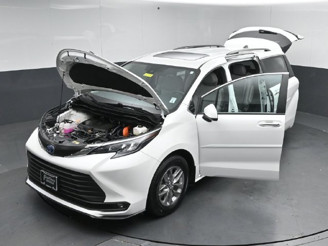 Used 2025 Toyota Sienna XLE w/ XLE Plus Package AWD/4WD image 54