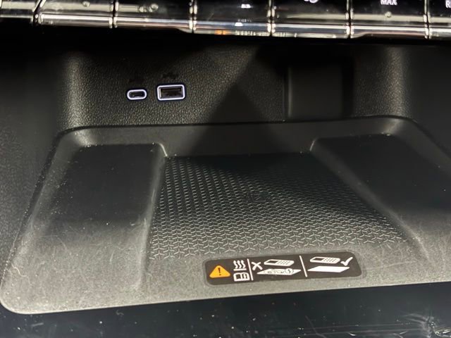 Used 2025 Chevrolet Traverse LT w/ Driver Confidence Package image 36