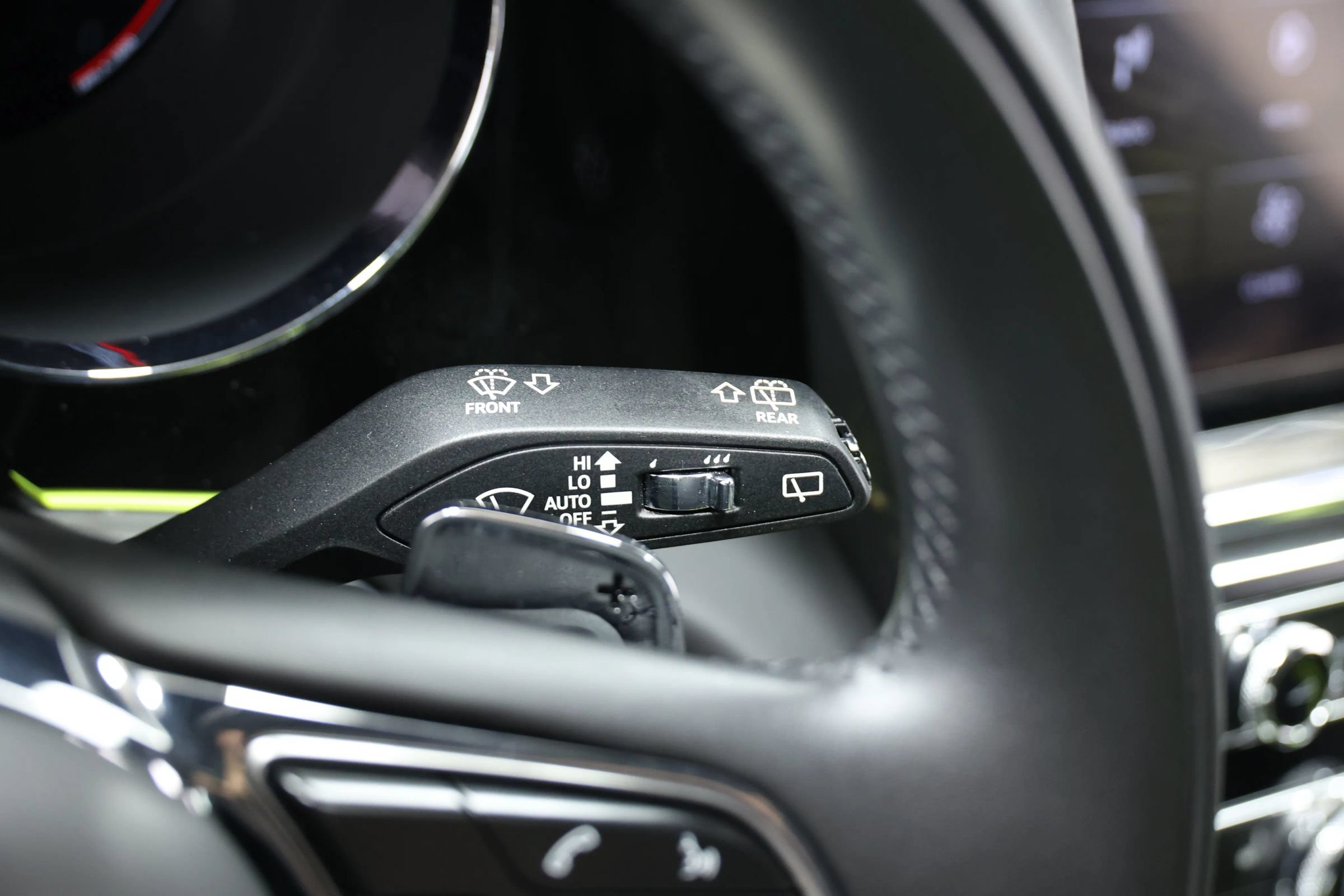 Used 2023 Bentley Bentayga AWD/4WD image 33
