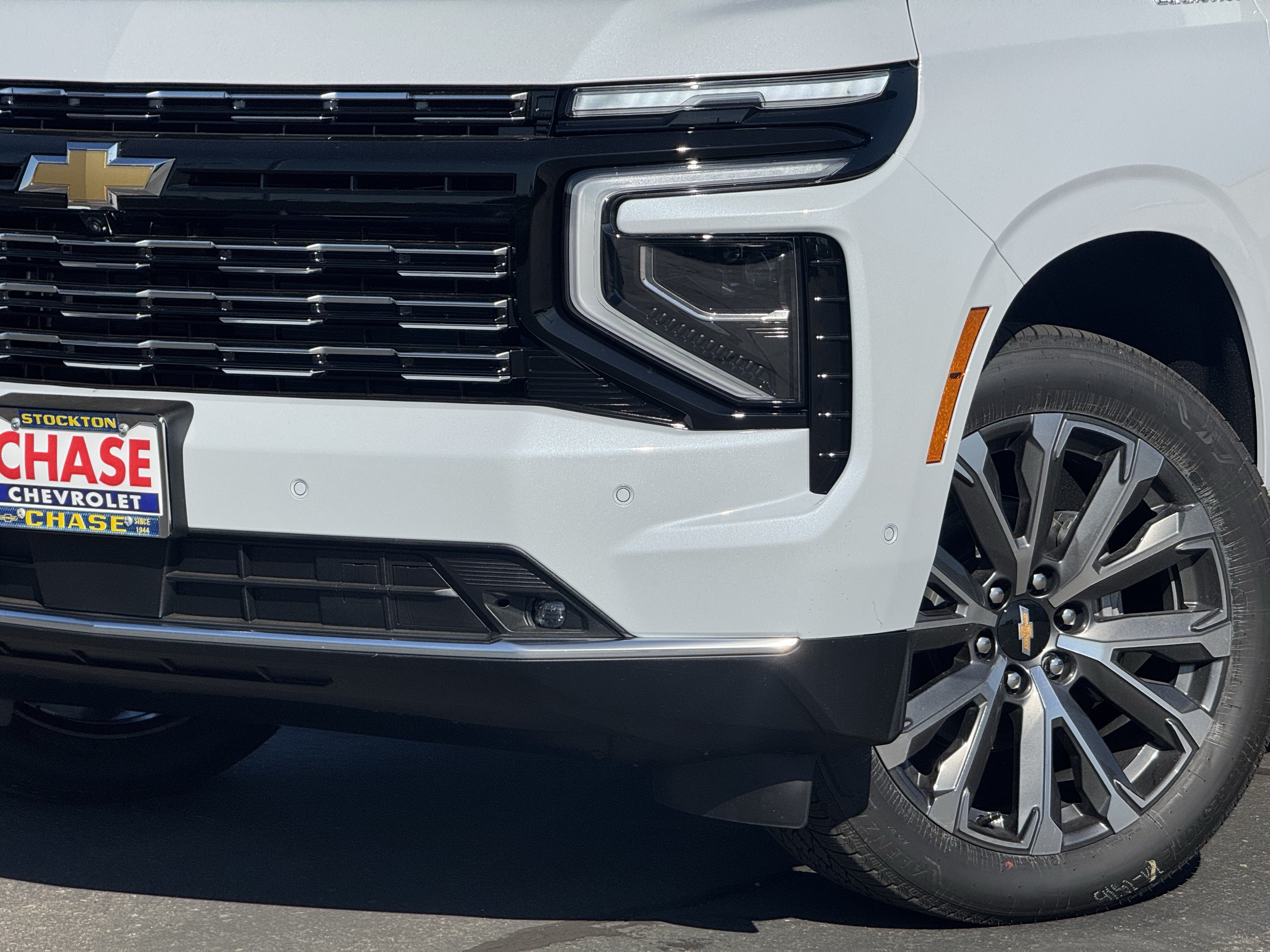 New 2026 Chevrolet Suburban High Country AWD/4WD image 3