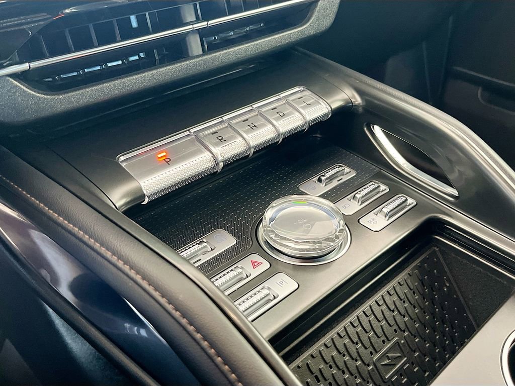 Used 2025 Lincoln Nautilus Reserve w/ Jet Appearance Package image 16