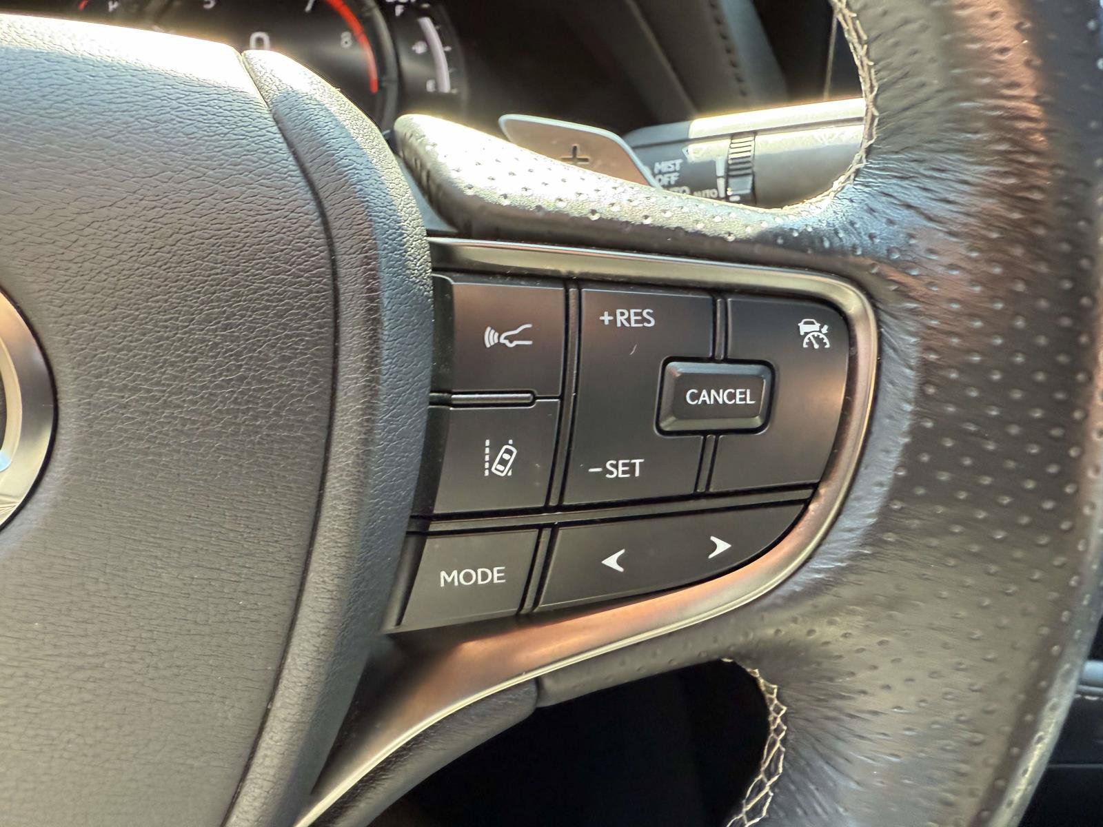 Used 2022 Lexus LS 500 F Sport w/ Accessory Package (Z1) AWD/4WD image 20