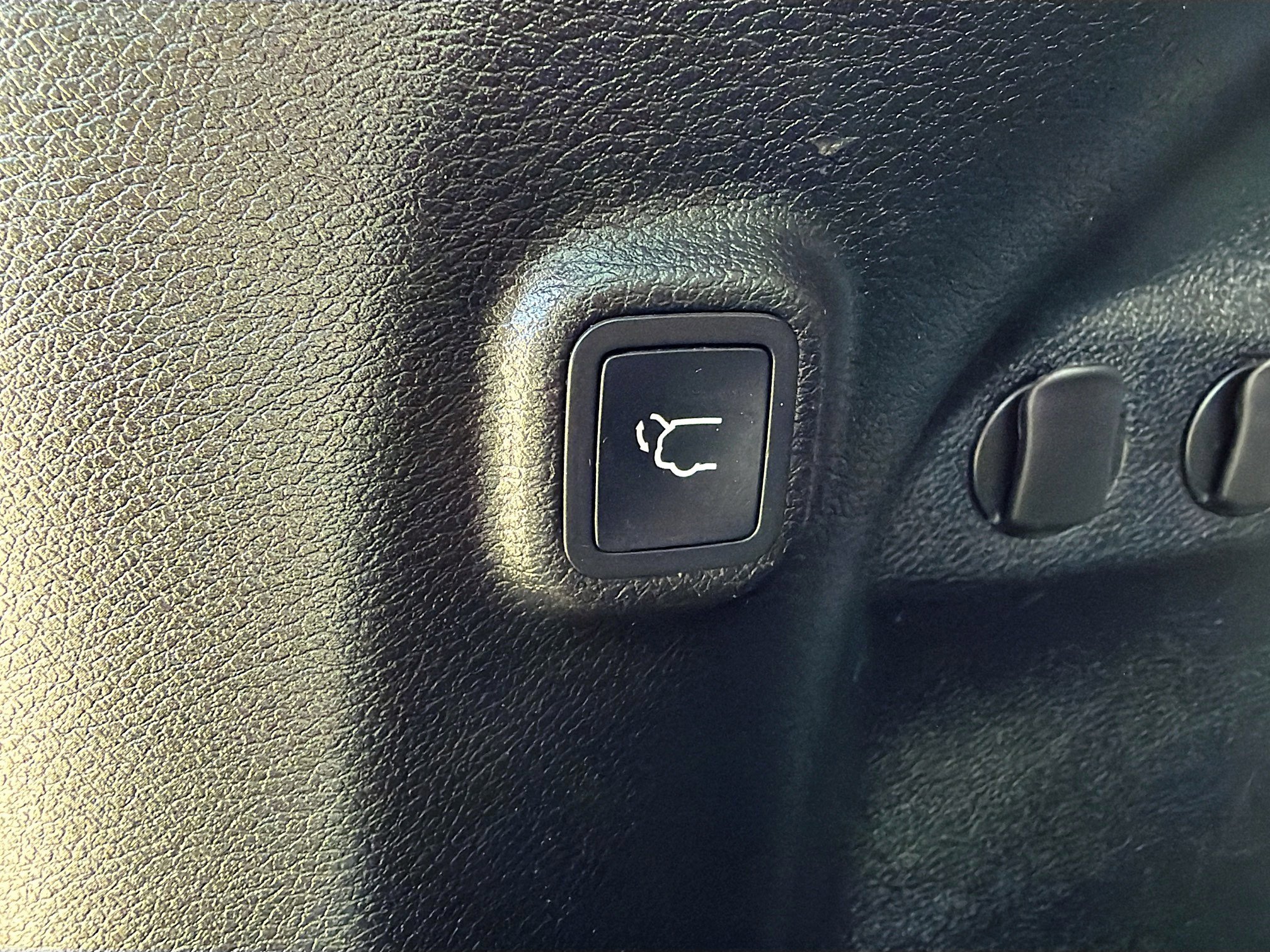 Used 2020 Jeep Cherokee Limited image 13