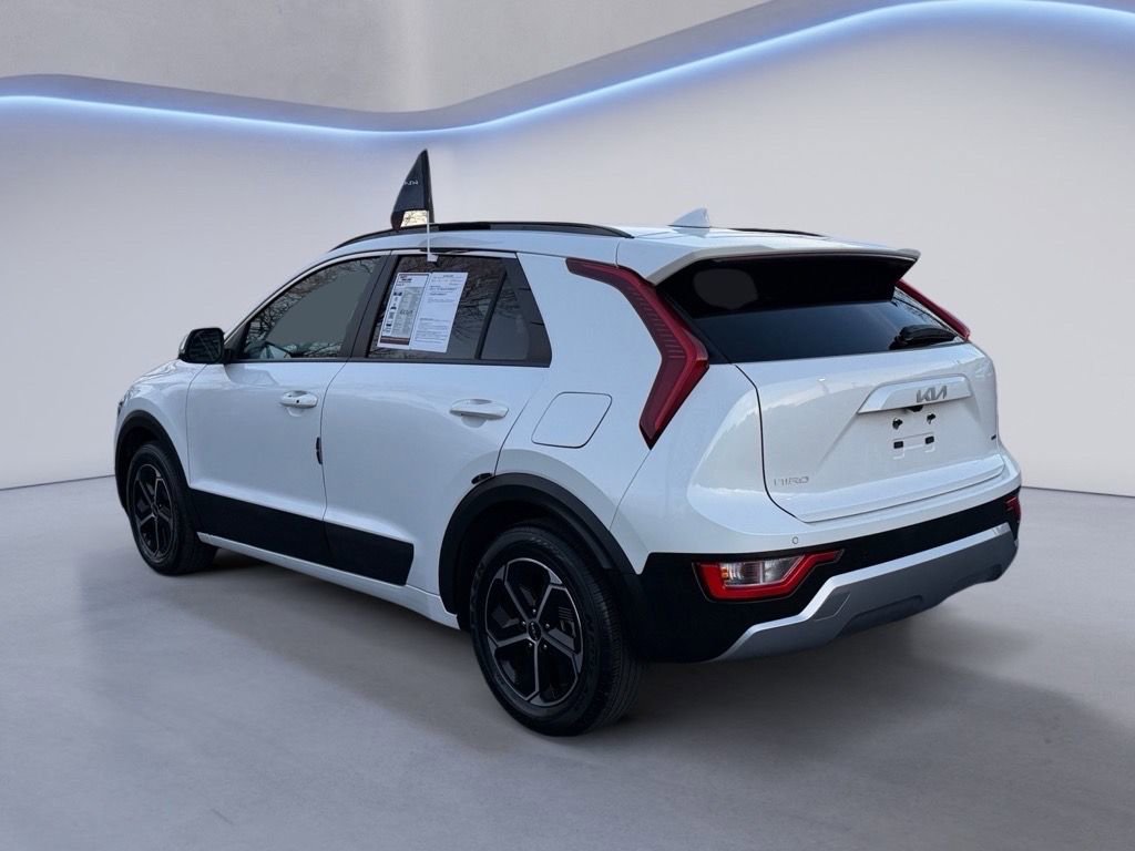 Used 2023 Kia Niro EX image 5