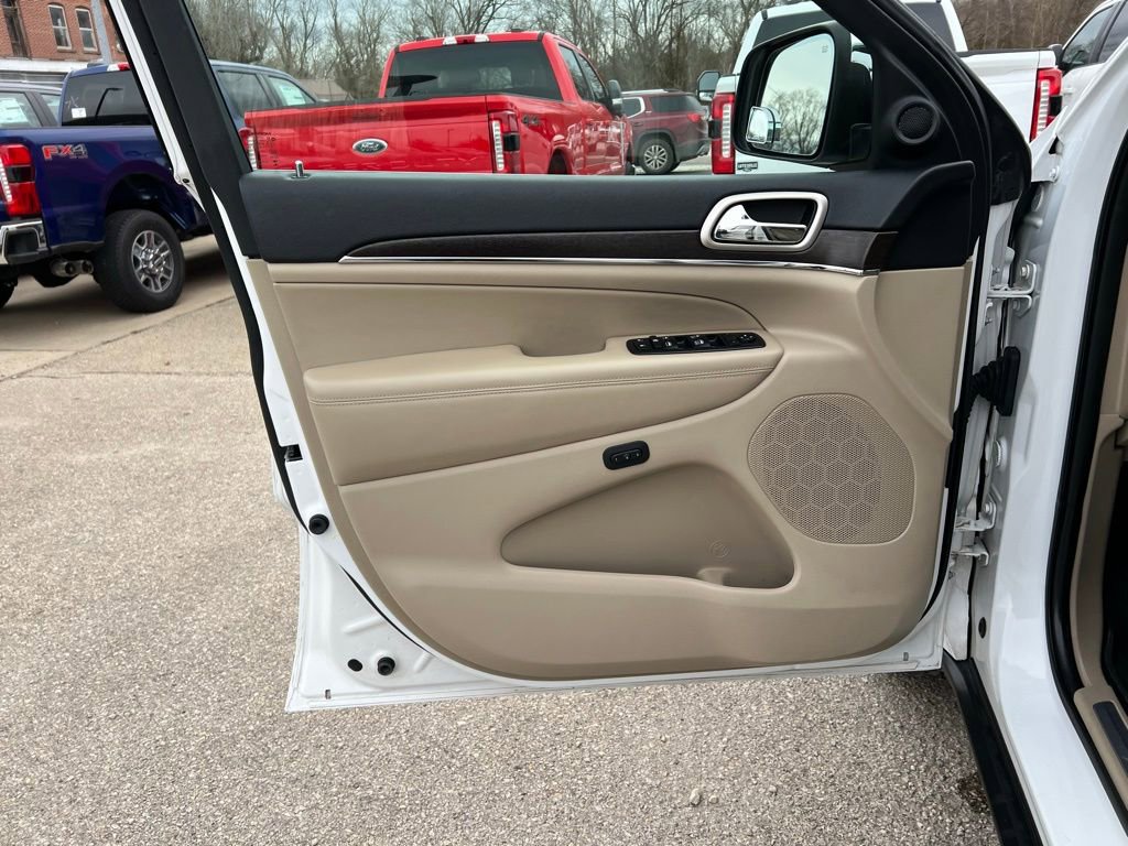 Used 2017 Jeep Grand Cherokee Limited image 12