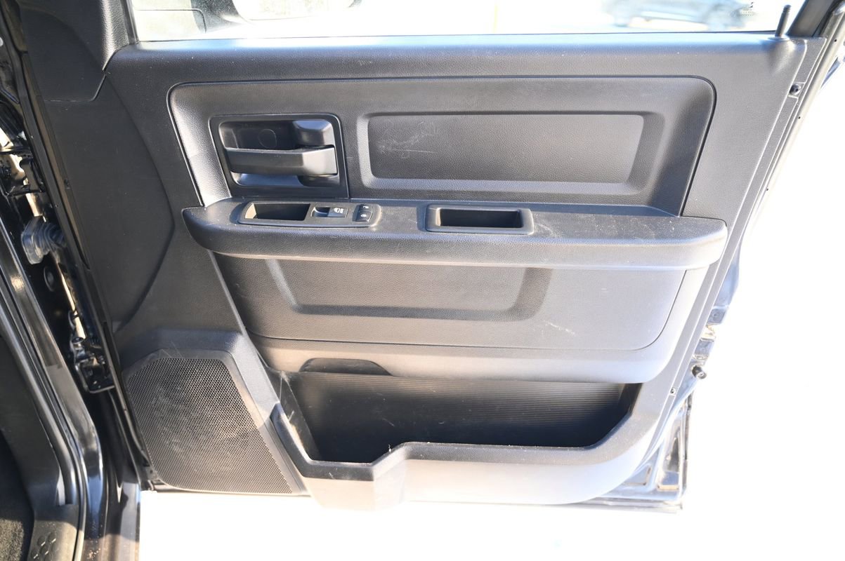 Used 2018 RAM 2500 Tradesman w/ Chrome Appearance Group image 37