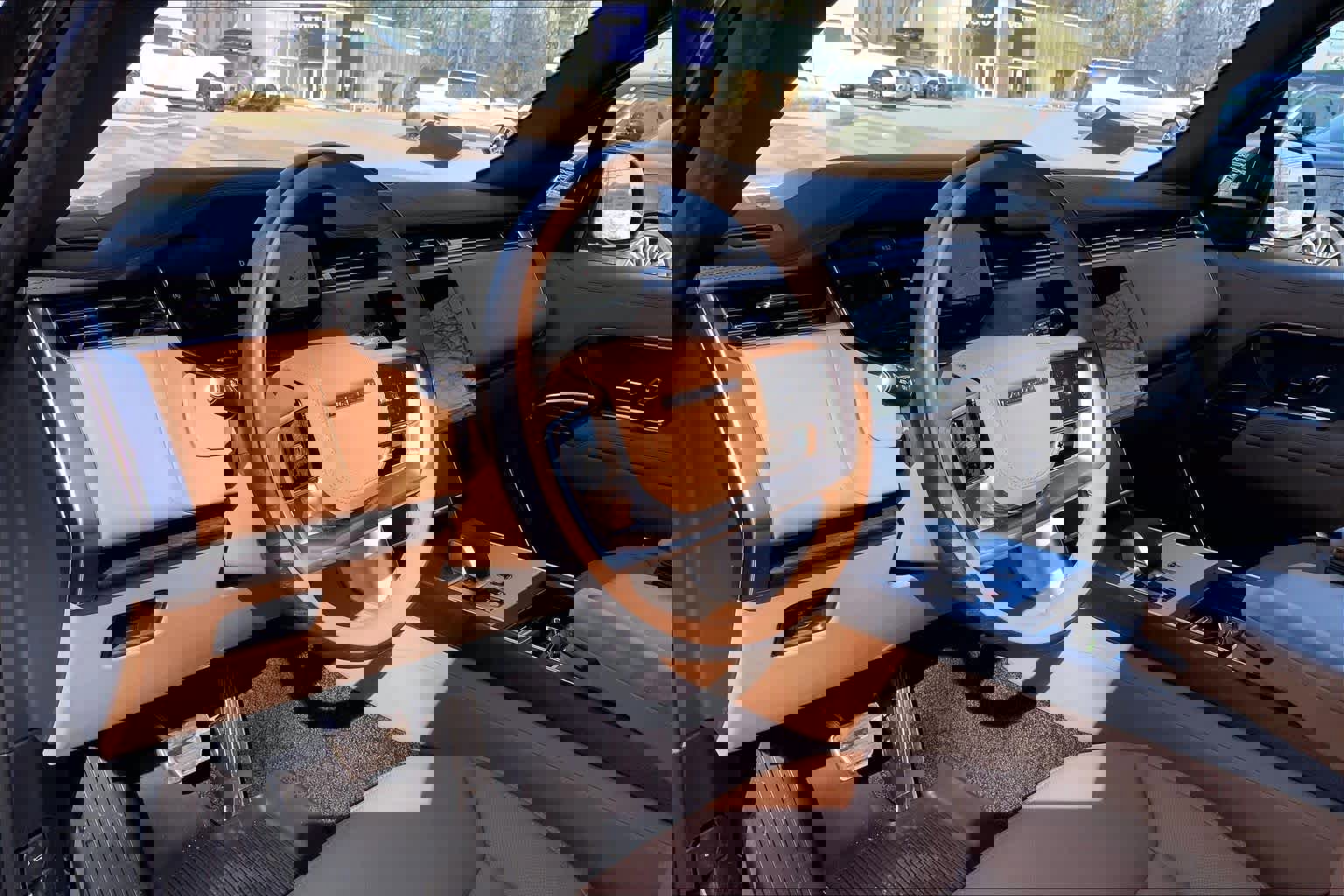 New 2026 Land Rover Range Rover Long Wheelbase SE image 8