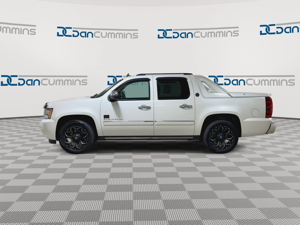 Used 2013 Chevrolet Avalanche LTZ AWD/4WD image 5