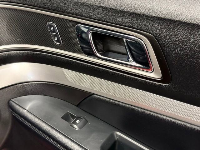 Used 2017 Ford Explorer XLT w/ Equipment Group 202A image 26