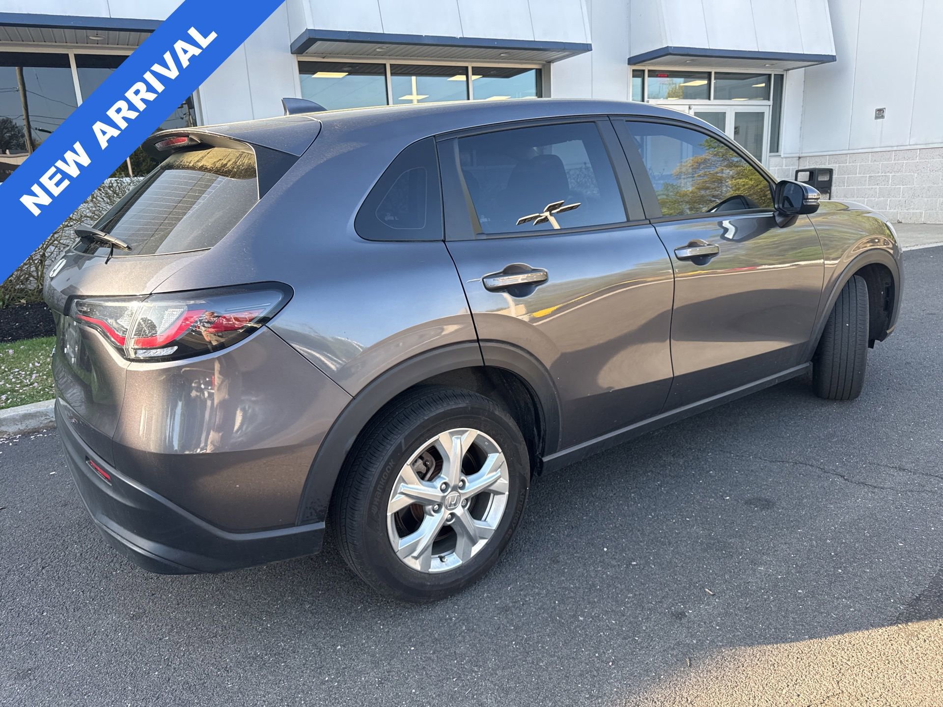 Used 2024 Honda HR-V LX image 2