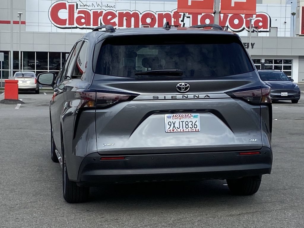 Certified 2026 Toyota Sienna XLE FWD image 43