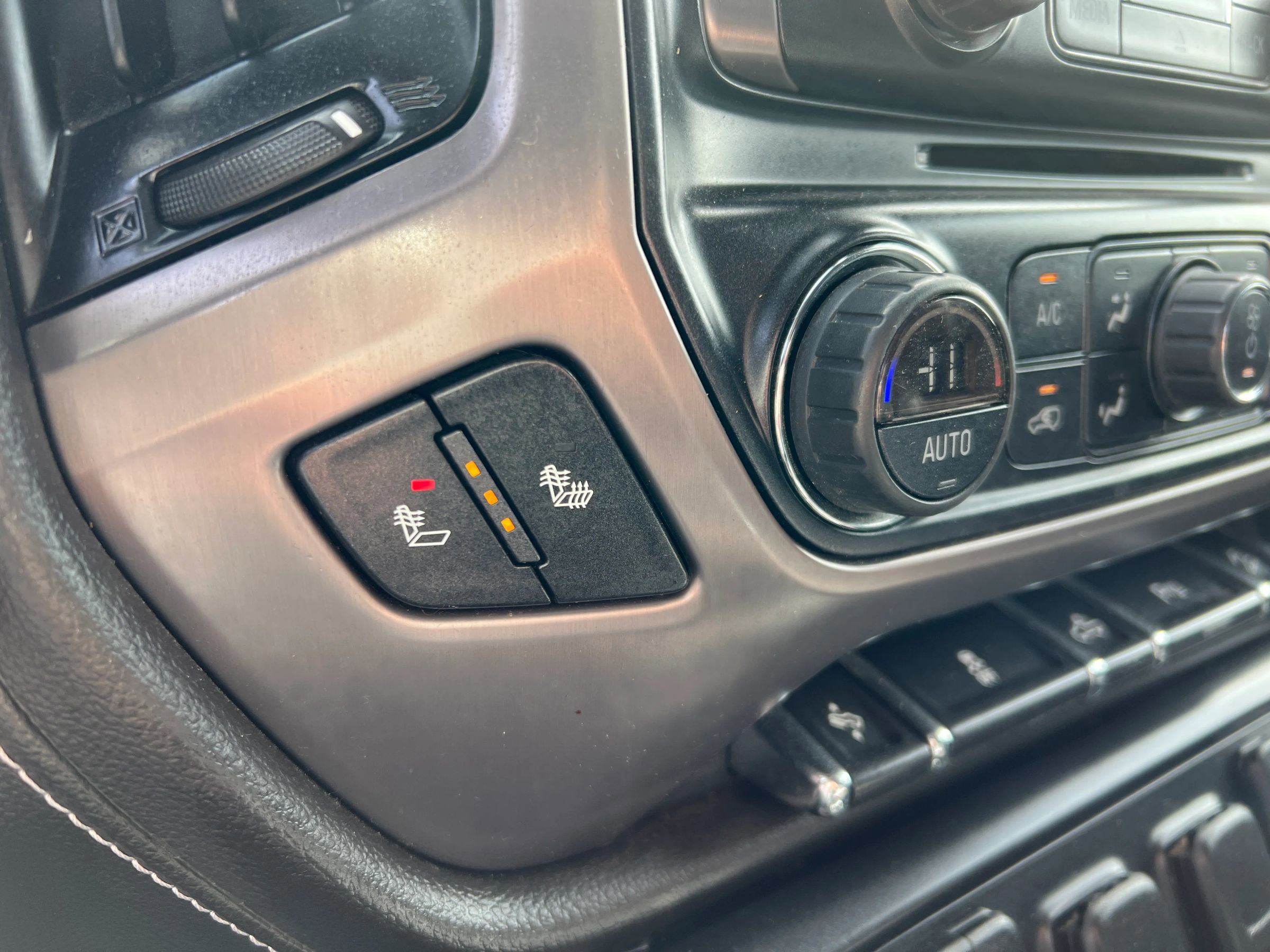 Used 2015 GMC Sierra 1500 SLE image 15