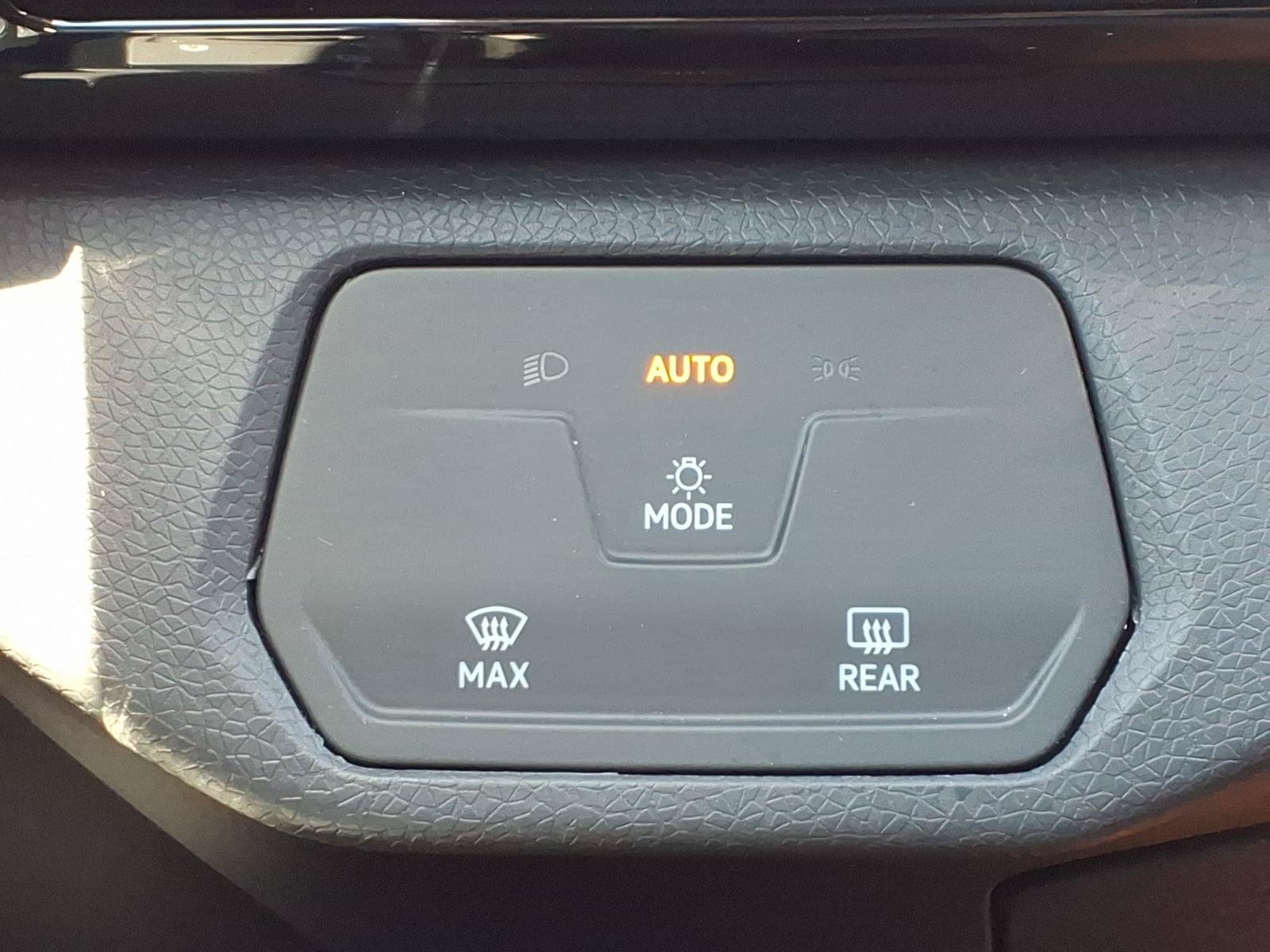 Certified 2025 Volkswagen ID.4 Pro RWD image 30