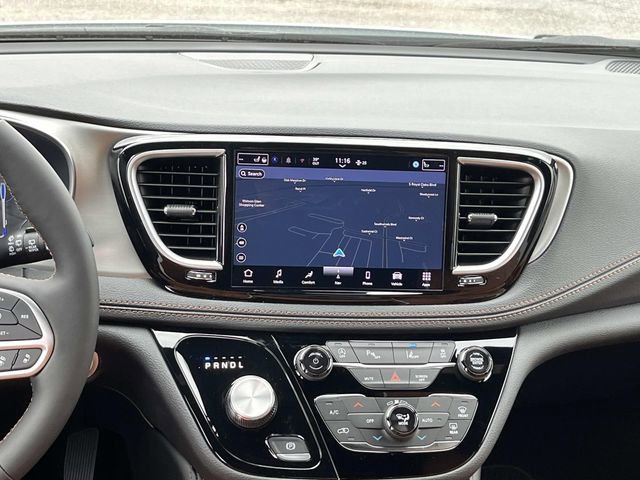 New 2026 Chrysler Pacifica Pinnacle w/ Trailer Tow Group FWD image 16
