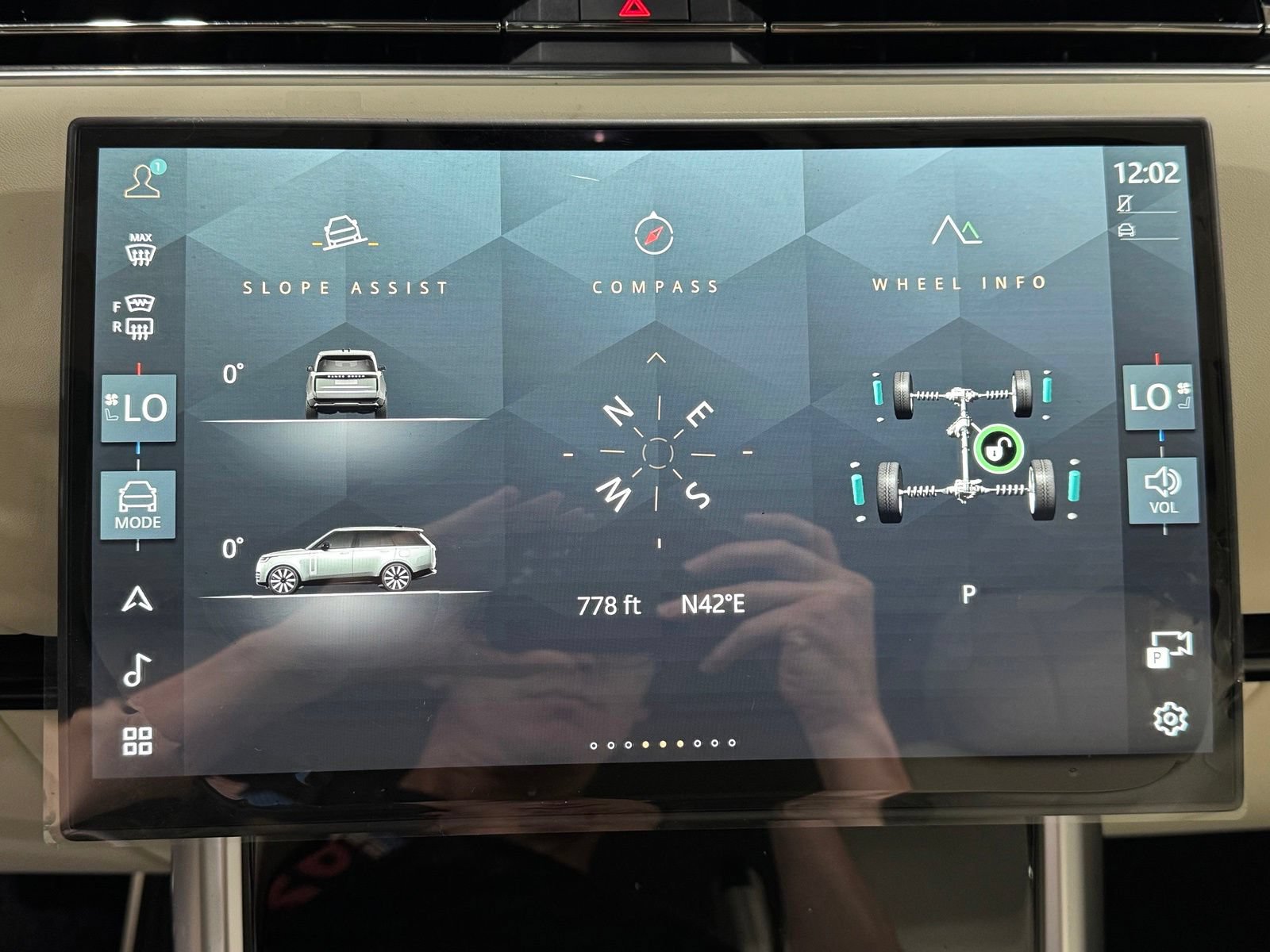 New 2026 Land Rover Range Rover SE AWD/4WD image 24