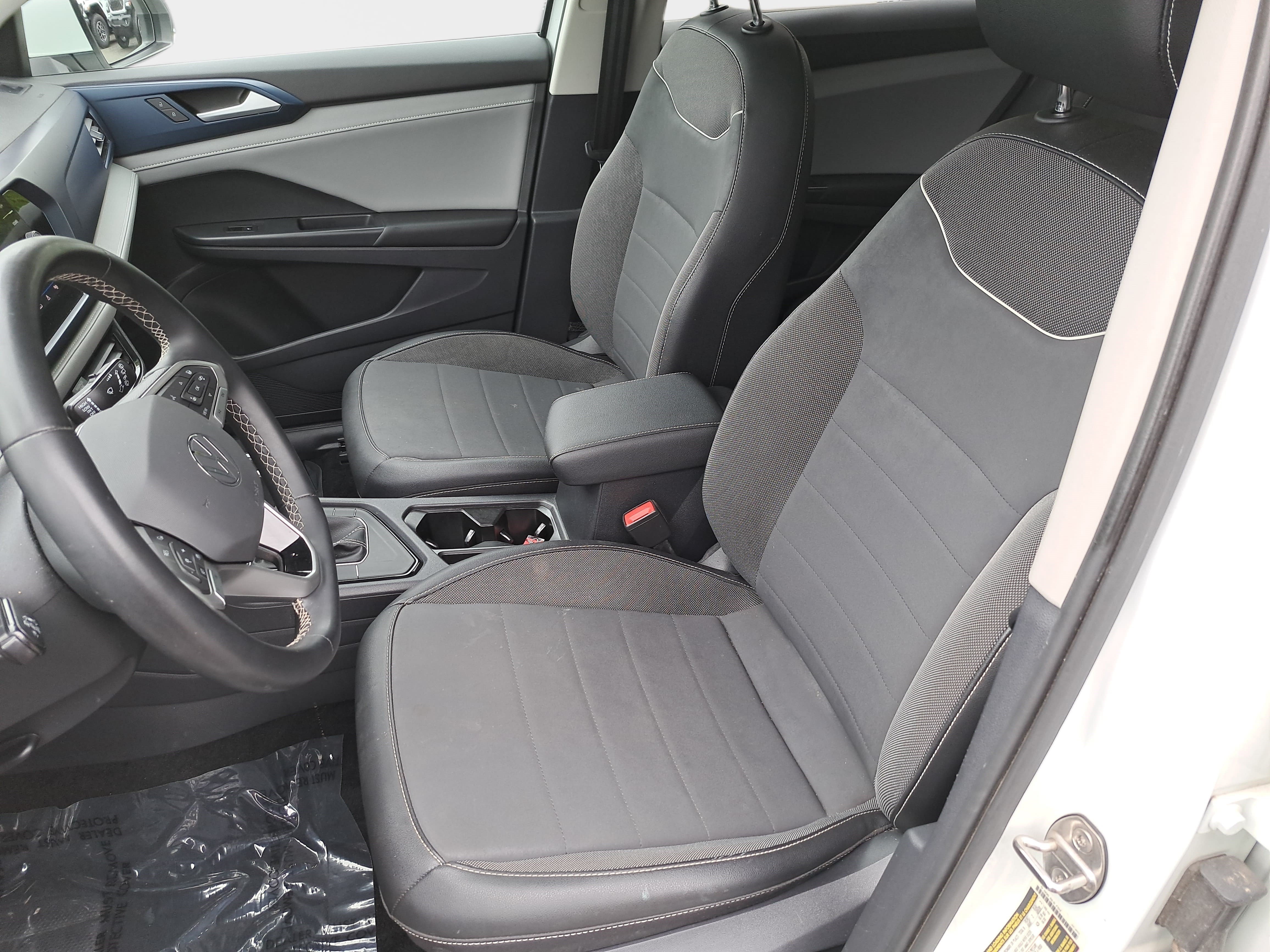 Used 2023 Volkswagen Taos SE w/ Panoramic Sunroof Package FWD image 14