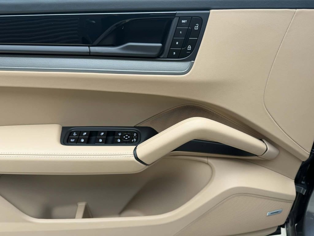 New 2026 Porsche Cayenne E-Hybrid AWD/4WD image 14