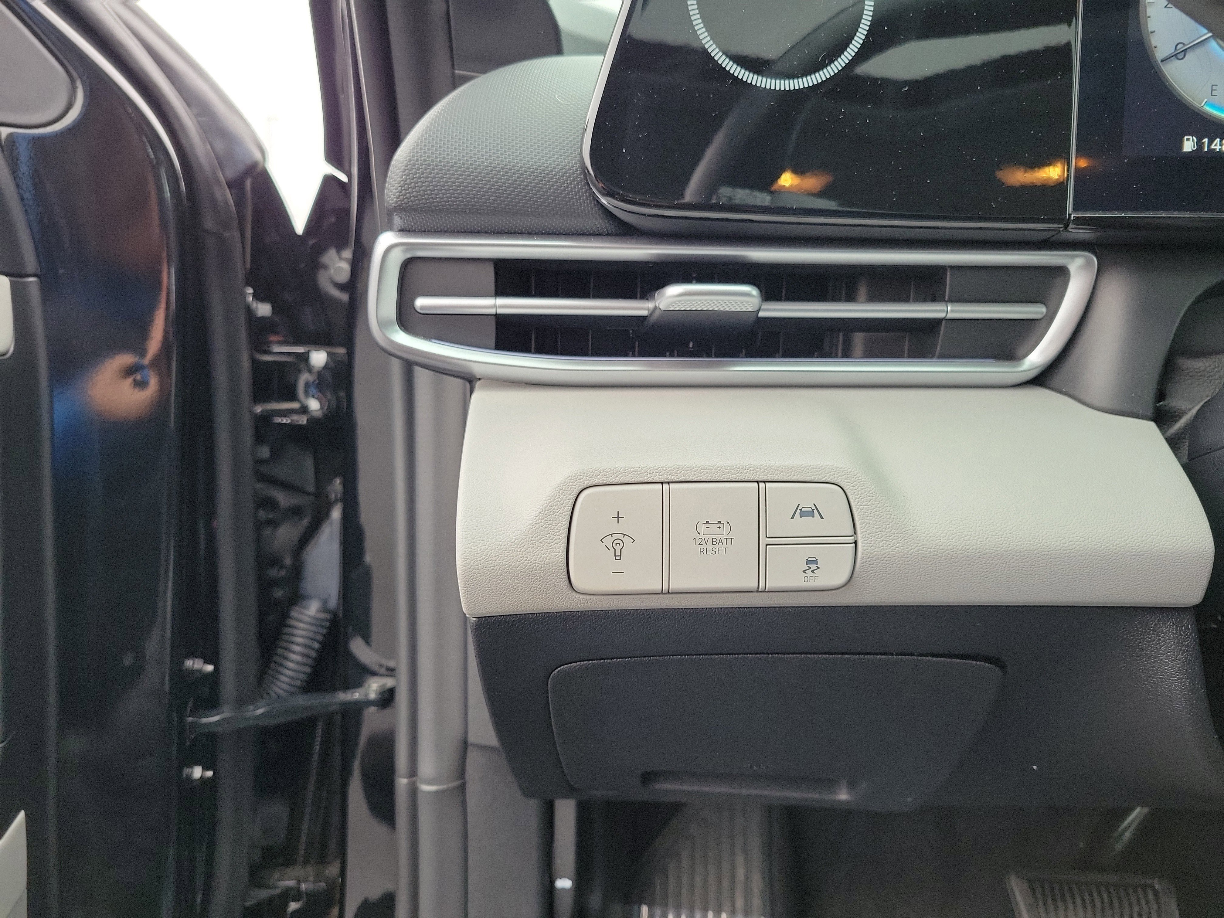 Used 2023 Hyundai Elantra Limited w/ Cargo Package image 21