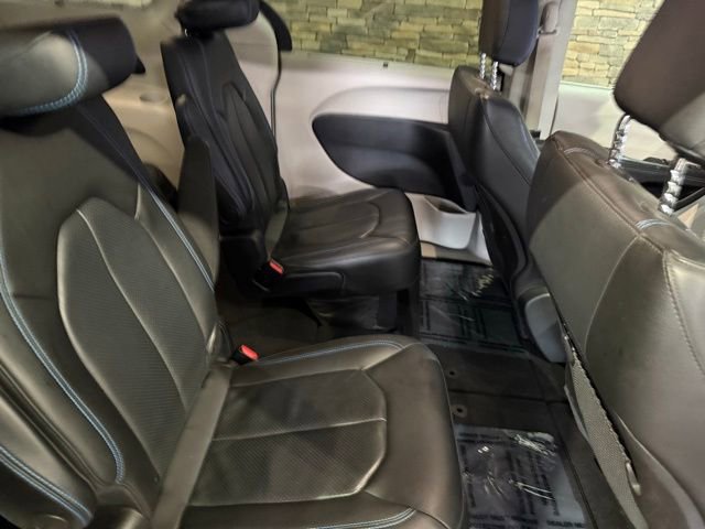 Used 2021 Chrysler Pacifica Touring-L image 34