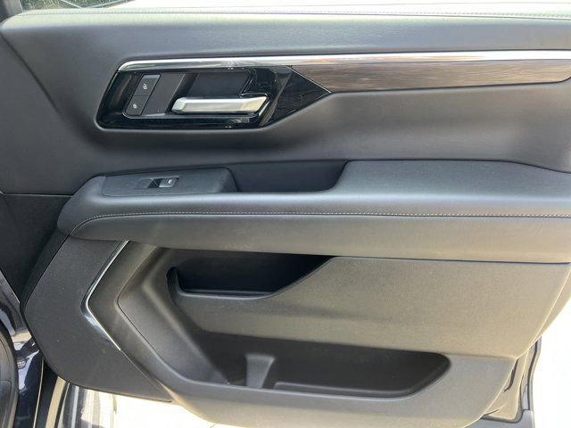 Used 2025 Chevrolet Tahoe LT image 15