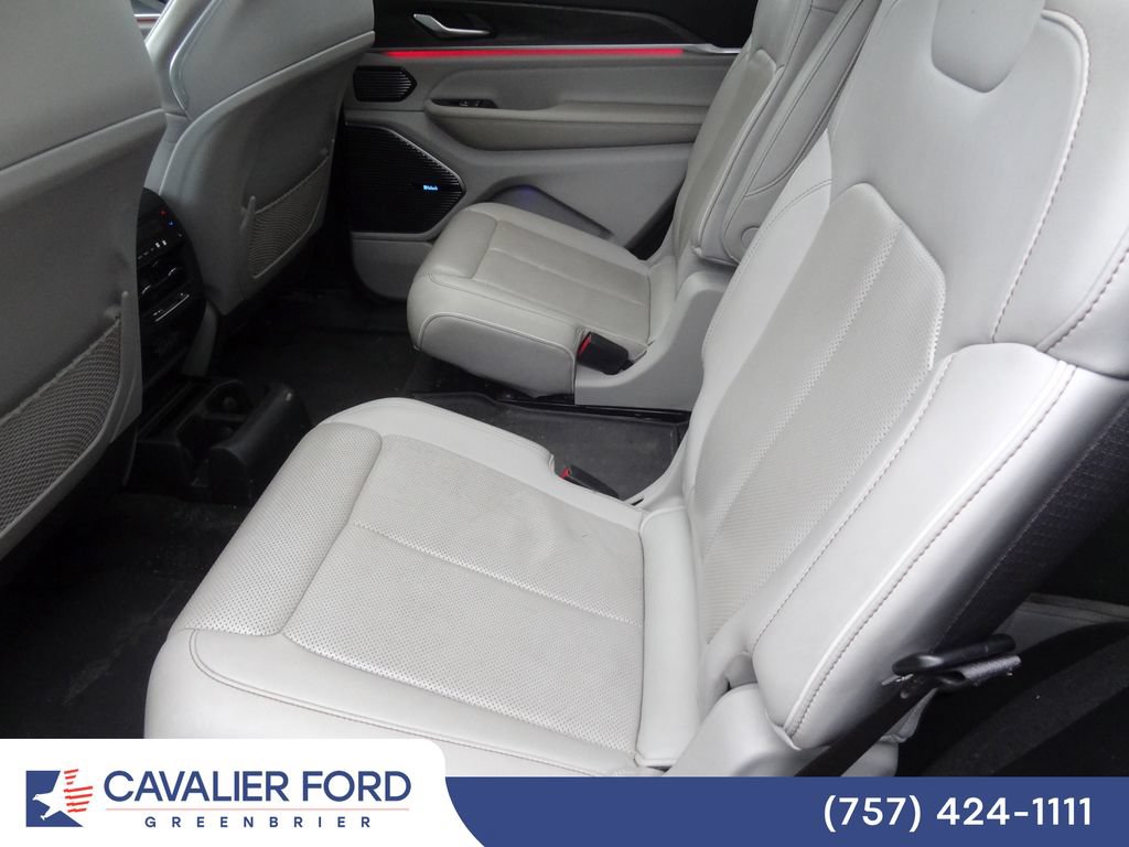 Used 2021 Jeep Grand Cherokee L Overland w/ Luxury Tech Group IV AWD/4WD image 16