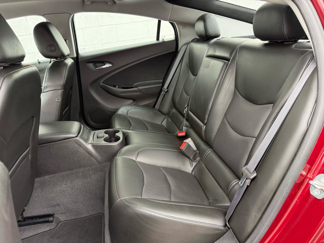 Used 2017 Chevrolet Volt LT w/ Comfort Package FWD image 4