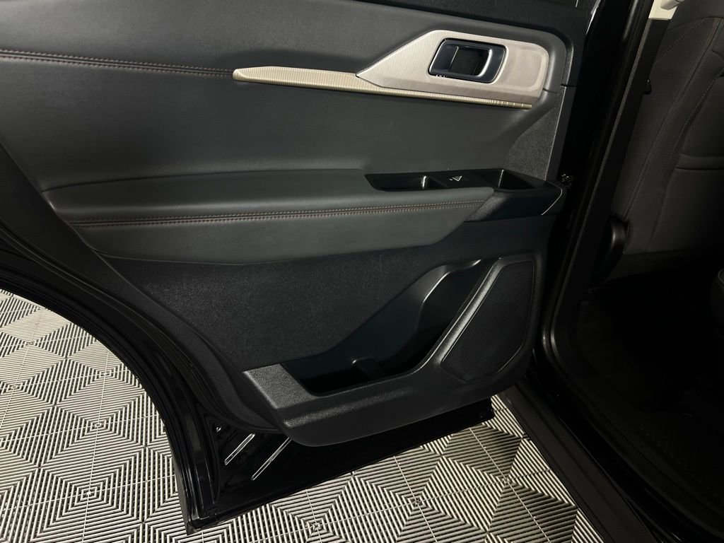 Used 2025 Ford Explorer Active image 25