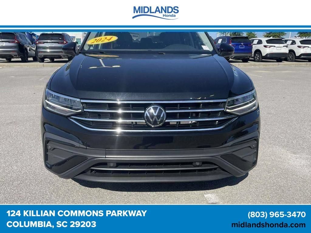 Used 2024 Volkswagen Tiguan SE FWD image 2