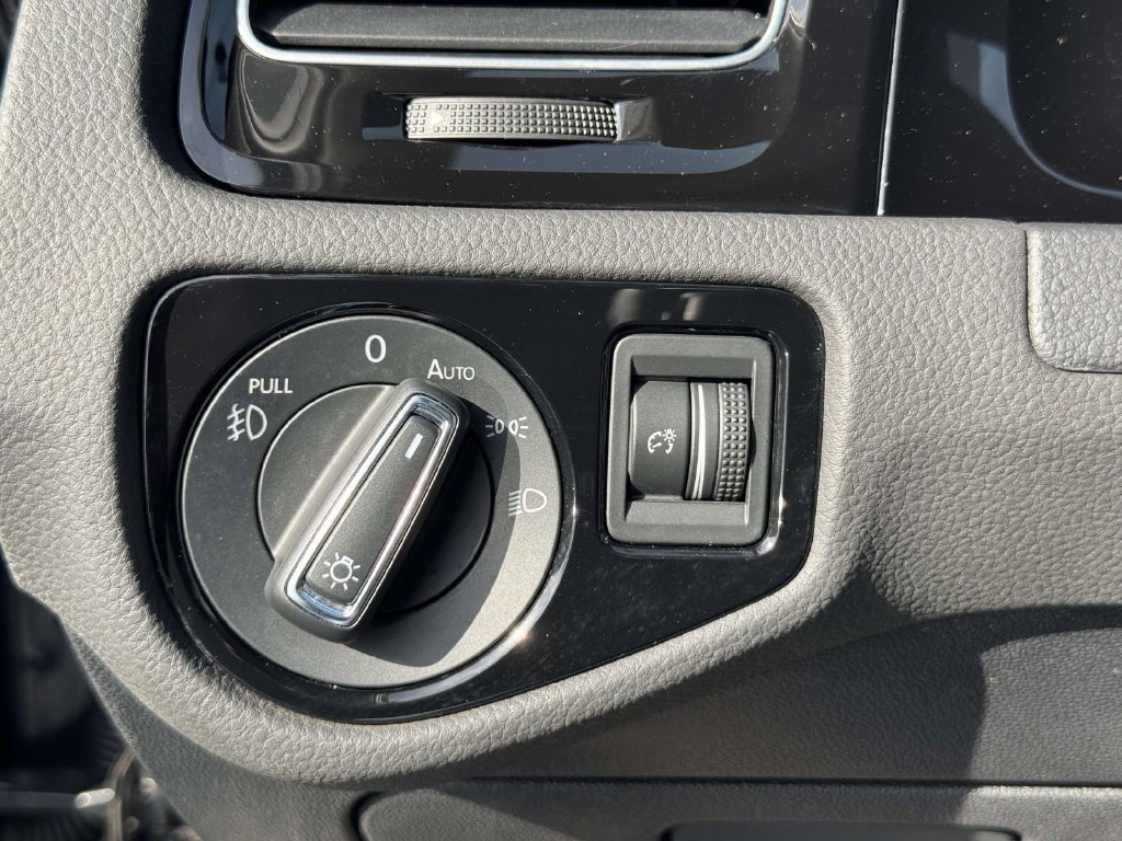 Used 2018 Volkswagen GTI Autobahn FWD image 20