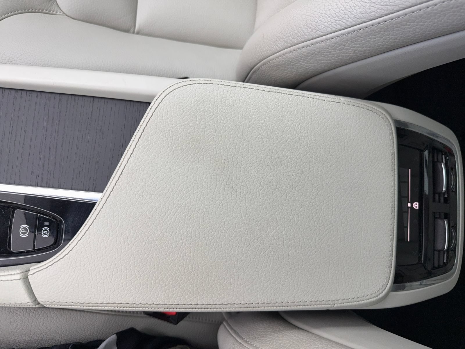 Used 2020 Volvo XC90 T5 Momentum w/ Protection Package Premier FWD image 31