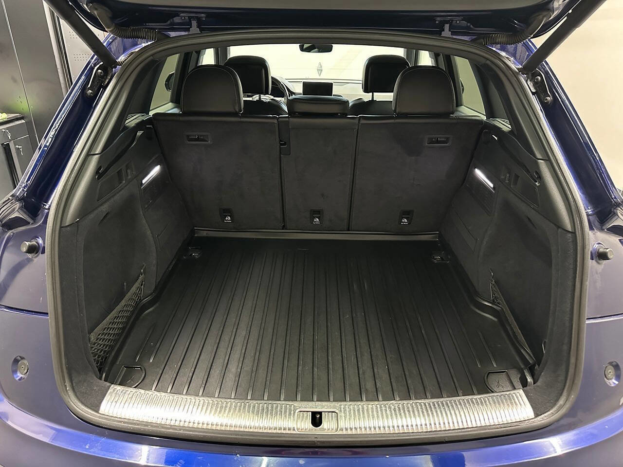 Used 2018 Audi SQ5 Premium Plus w/ Navigation Package image 21