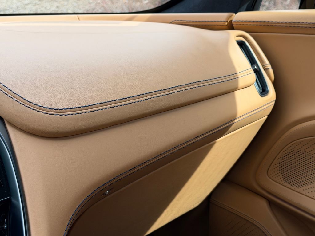 Used 2021 Aston Martin DBX image 32