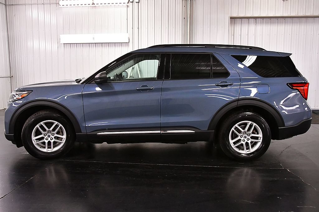 Used 2025 Ford Explorer Active w/ Active Comfort Package RWD image 4