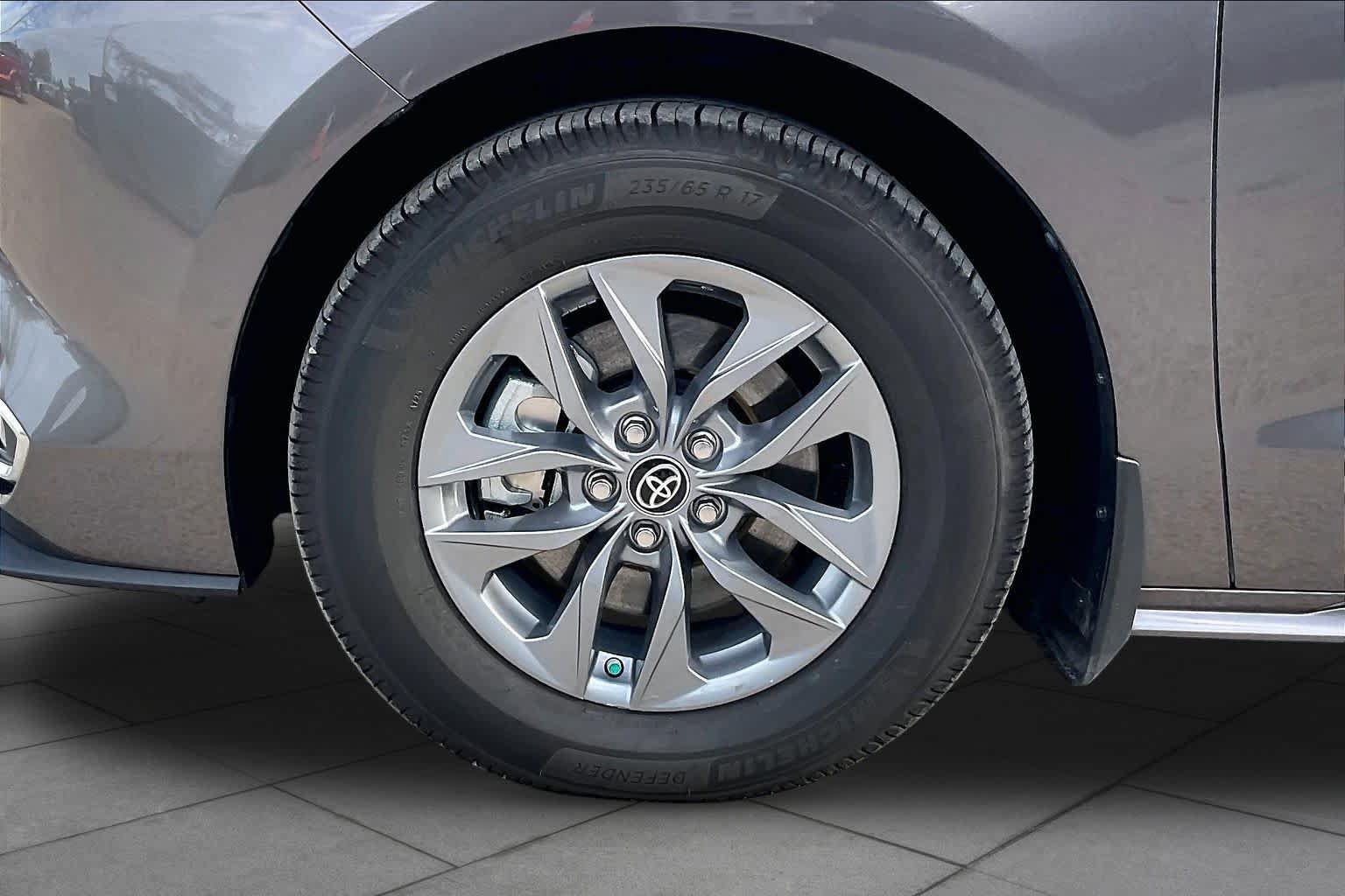 Used 2022 Toyota Sienna XLE FWD image 11